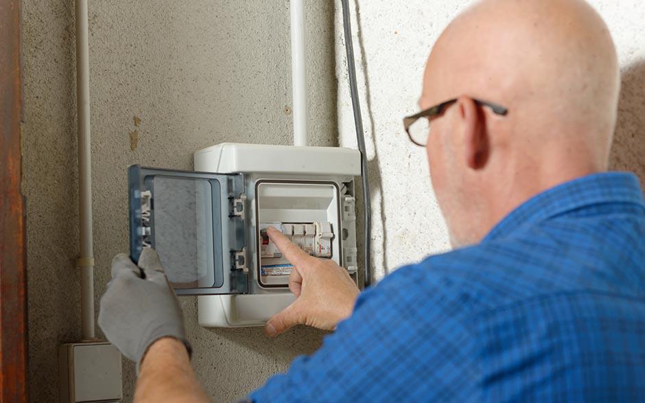 je recherche un électricien Paris